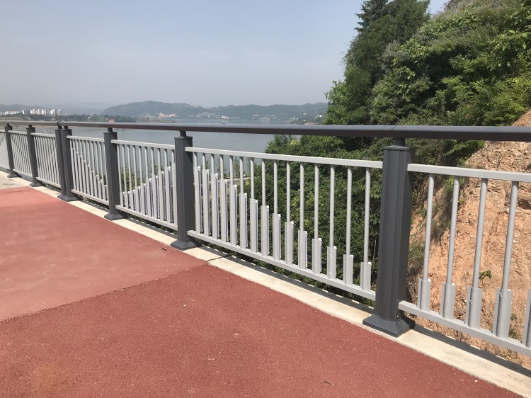 鋁合金護(hù)欄