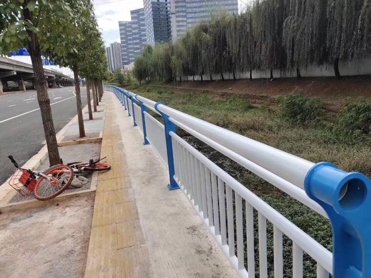 不銹鋼復合管護欄